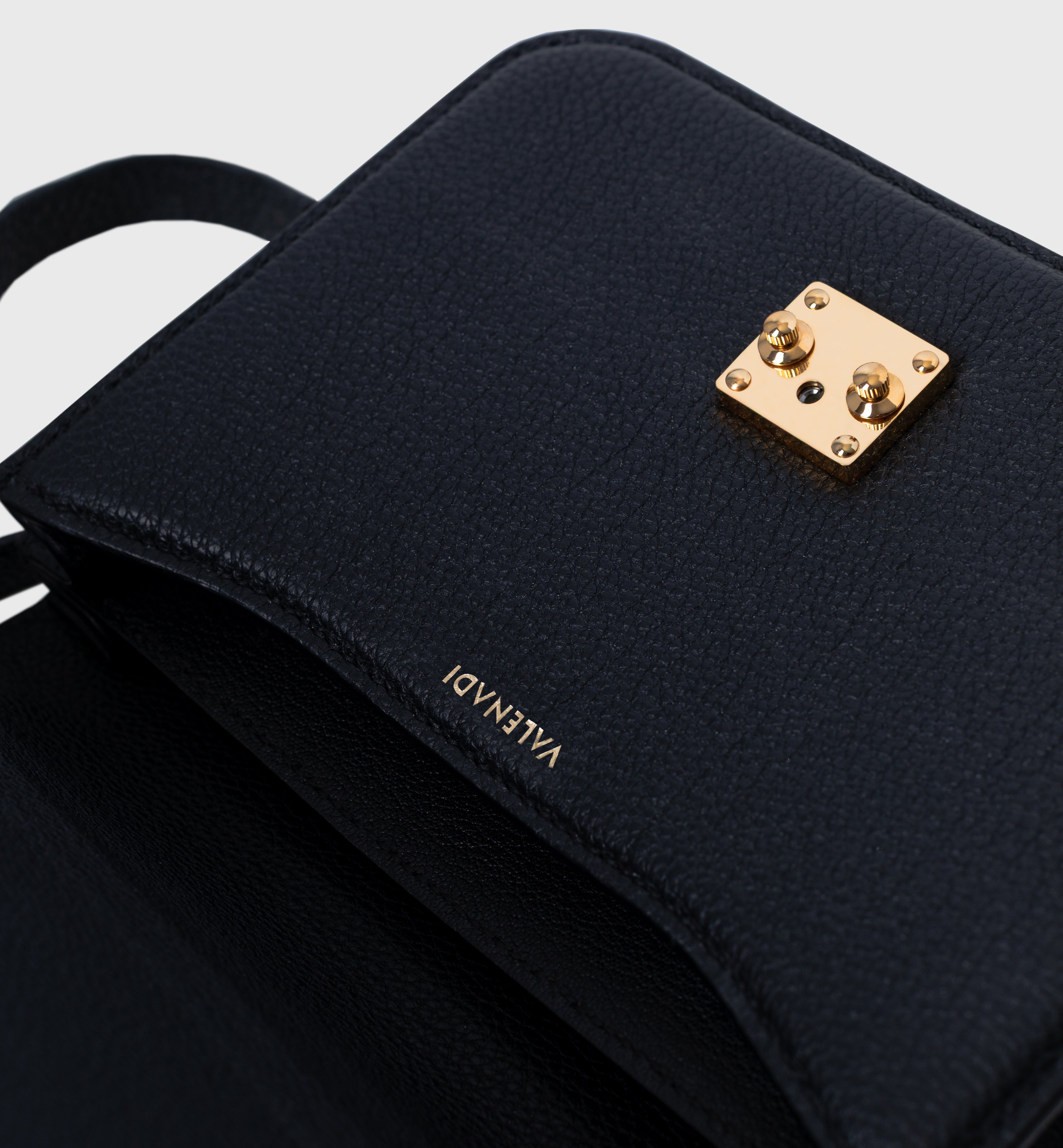 Andrea 23 Shoulder Bag